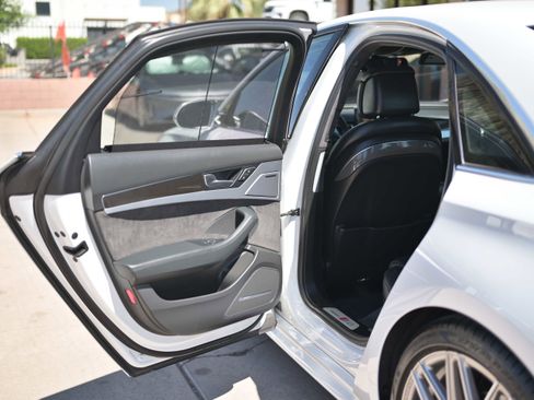 Used 2015 Audi S8 image 10