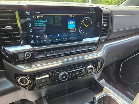 Used 2024 Chevrolet Silverado 1500 LT Trail Boss w/ LT Trail Boss Premium Package AWD/4WD image 27