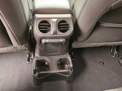 Used 2023 Jeep Gladiator Sport AWD/4WD image 17