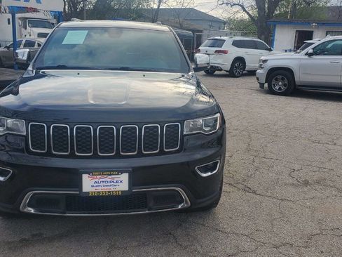 Used 2018 Jeep Grand Cherokee Limited image 8