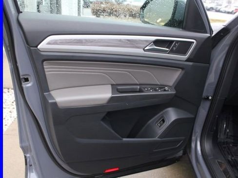 Used 2022 Volkswagen Atlas Cross Sport SE w/ Panoramic Sunroof Package image 20