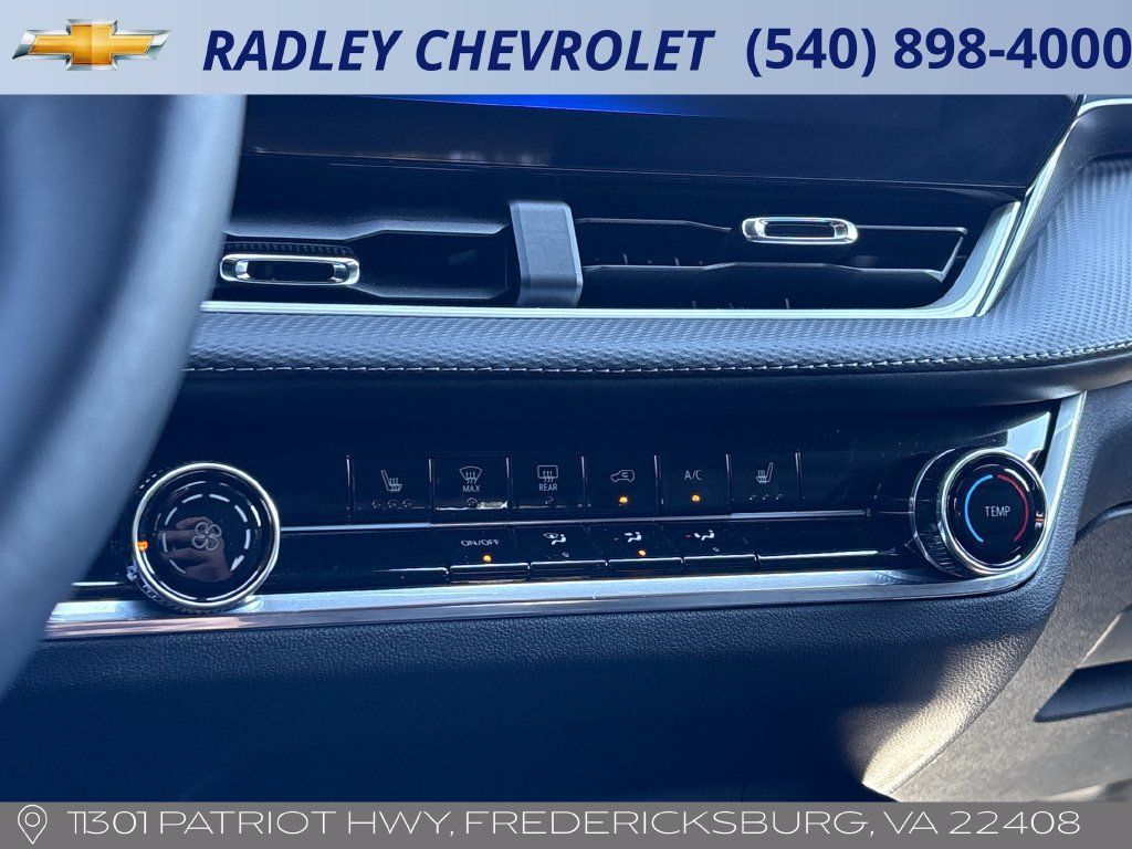 Used 2026 Chevrolet Equinox LT AWD/4WD image 11