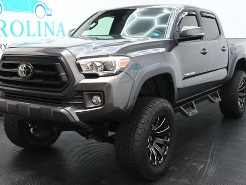 Used 2017 Toyota Tacoma TRD Off-Road w/ Tow Package AWD/4WD image 5