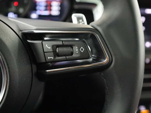 Certified 2025 Porsche Macan image 28