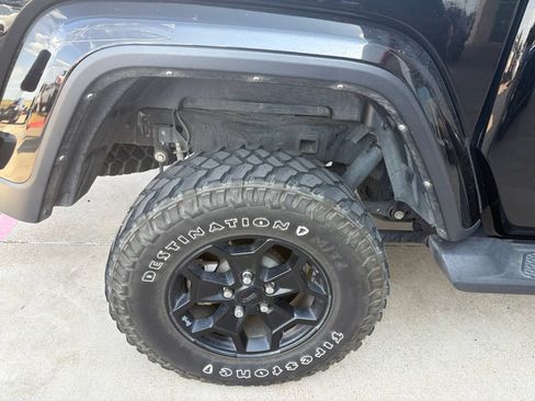 Used 2022 Jeep Gladiator Sport AWD/4WD image 17