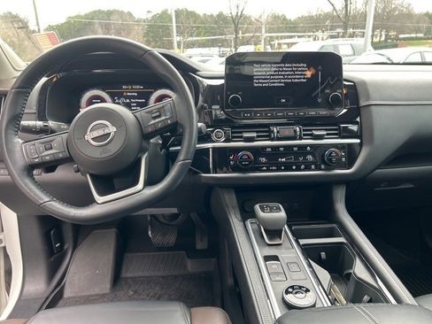 Used 2022 Nissan Pathfinder Platinum w/ Cargo Package image 10