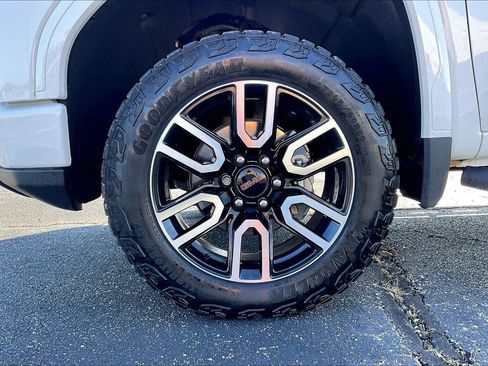 Used 2023 GMC Sierra 1500 AT4 w/ AT4 Premium Package image 9