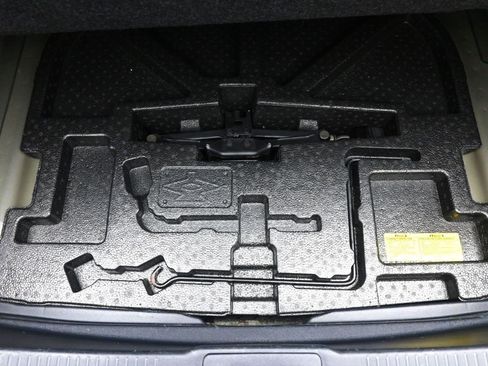 Used 2016 Toyota Camry LE image 24