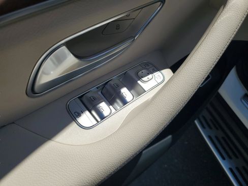 New 2026 Mercedes-Benz GLS 580 4MATIC image 10