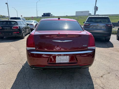 Used 2020 Chrysler 300 Touring w/ Chrome Appearance Package image 5