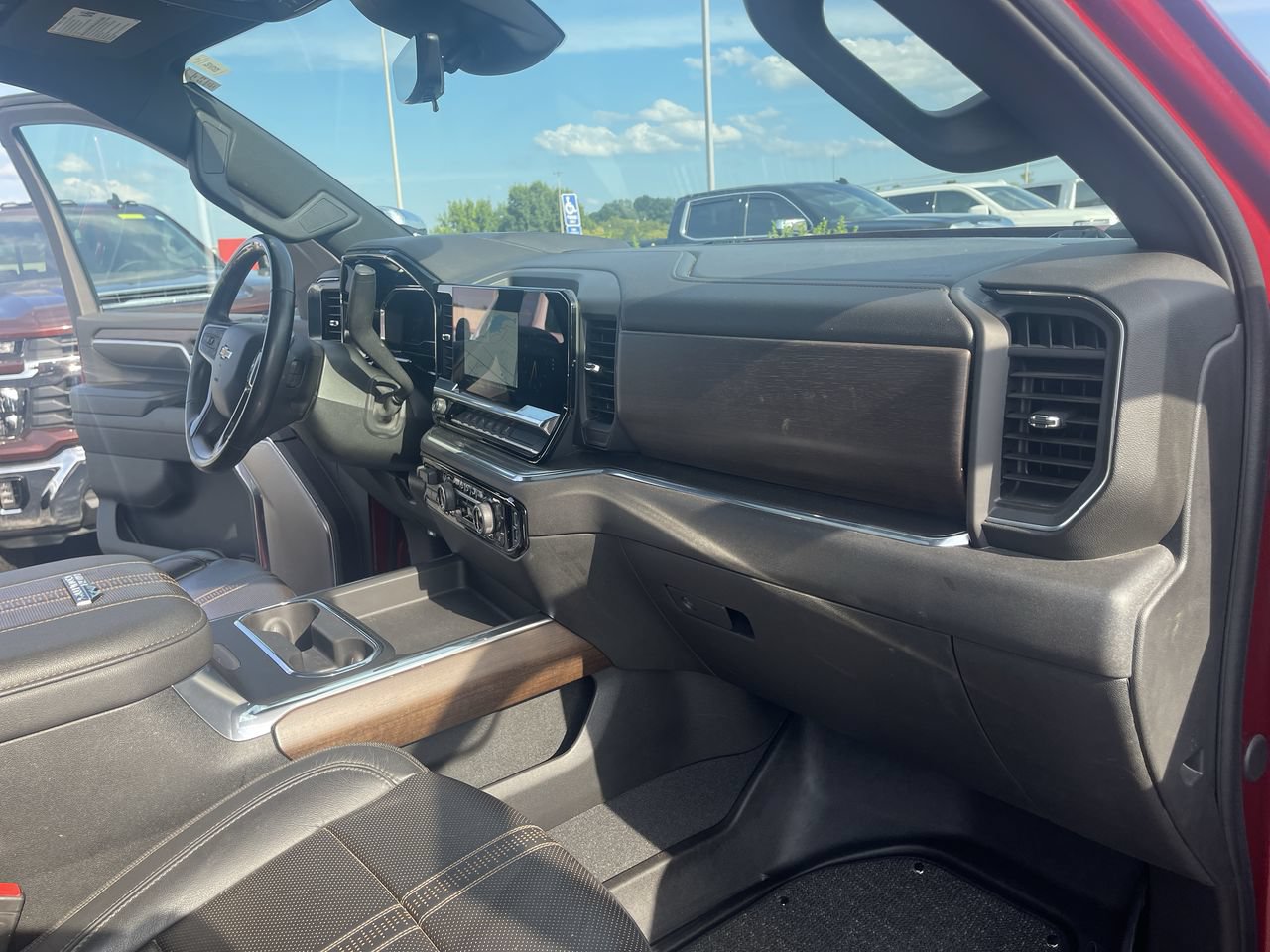 Certified 2024 Chevrolet Silverado 2500 High Country w/ High Country Premium Package AWD/4WD image 30