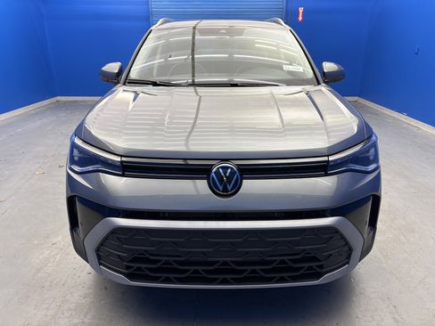 New 2026 Volkswagen Taos SE image 3