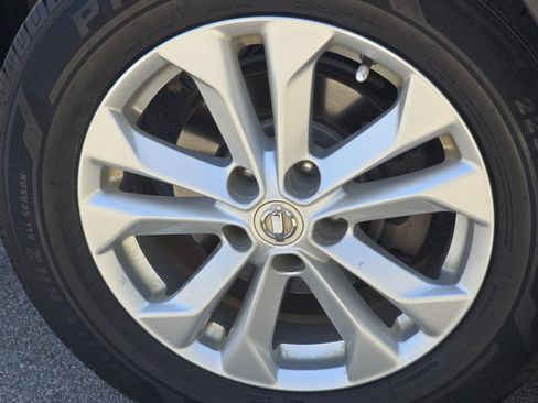 Used 2015 Nissan Rogue SV FWD image 4
