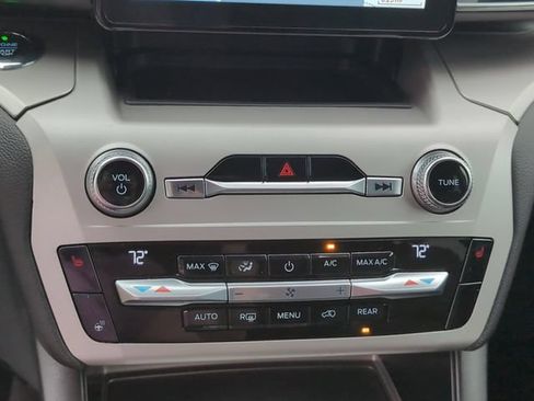 Used 2021 Ford Explorer XLT w/ Equipment Group 202A AWD/4WD image 19