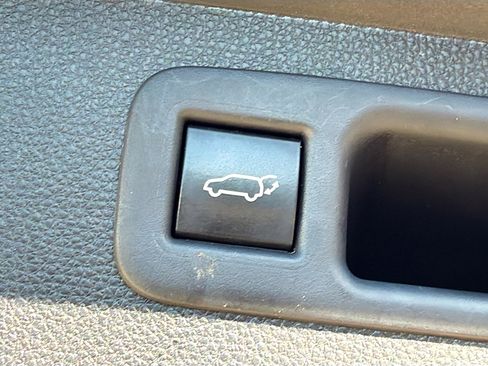 Used 2022 Toyota Highlander XLE image 13