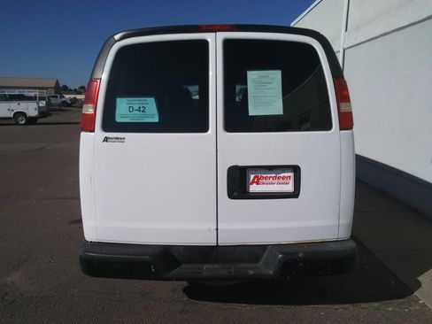 Used 2009 Chevrolet Express 2500 image 6
