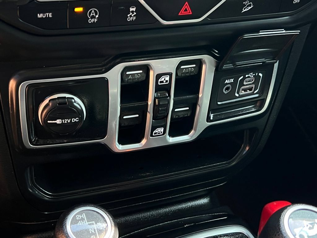 Used 2018 Jeep Wrangler Unlimited Sport S AWD/4WD image 35