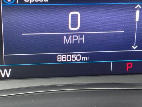 Used 2023 GMC Acadia SLE image 26