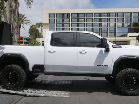 Used 2025 GMC Sierra 2500 AT4X AWD/4WD image 6