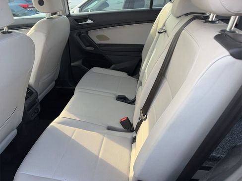 Used 2021 Volkswagen Tiguan SEL FWD image 11