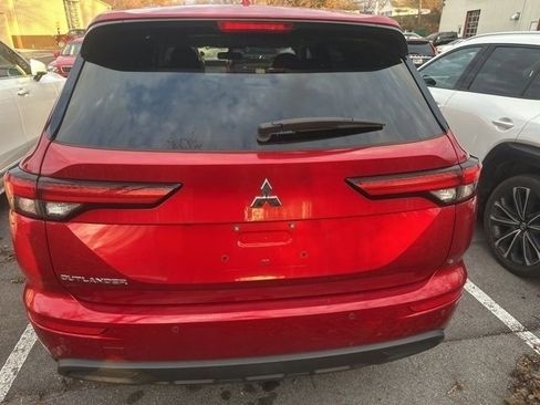 Used 2022 Mitsubishi Outlander ES image 9
