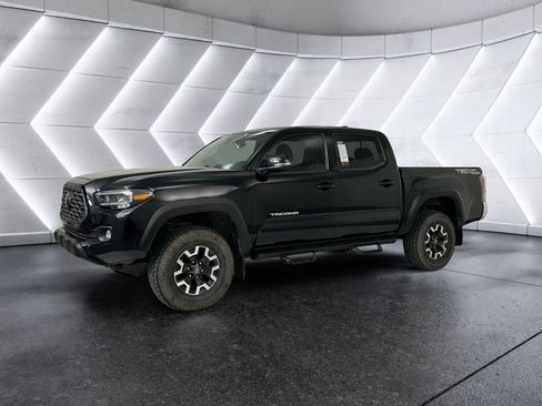 Used 2022 Toyota Tacoma TRD Off-Road RWD image 3