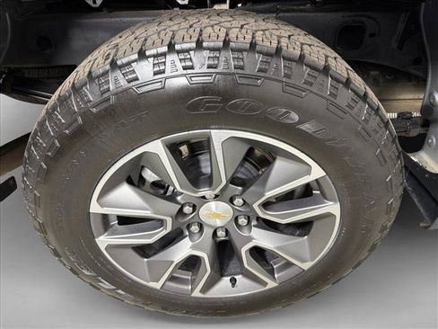 Used 2024 Chevrolet Silverado 1500 LT AWD/4WD image 17