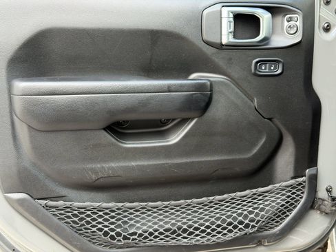 Used 2023 Jeep Gladiator Sport AWD/4WD image 14