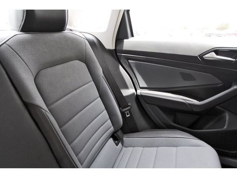 Used 2025 Volkswagen Jetta SE w/ Sunroof Package FWD image 12