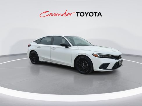 Used 2023 Honda Civic Sport image 2