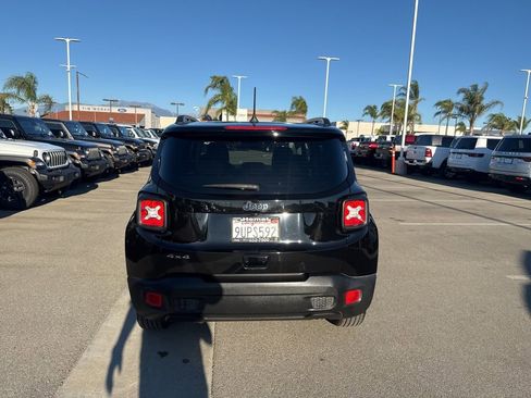 Used 2023 Jeep Renegade Latitude w/ Sun & Fun Group image 7