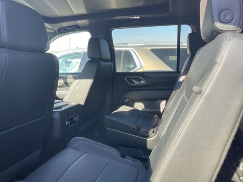 Used 2022 Chevrolet Suburban Z71 w/ Luxury Package image 6