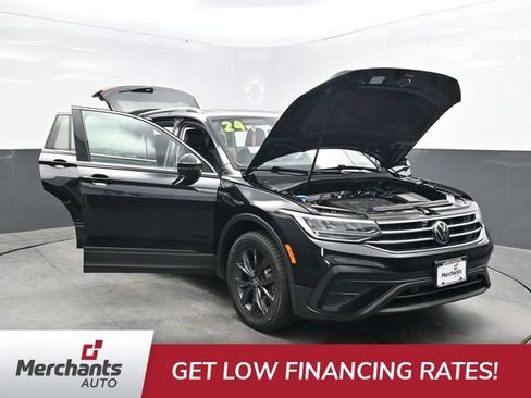 Used 2024 Volkswagen Tiguan SE FWD image 46