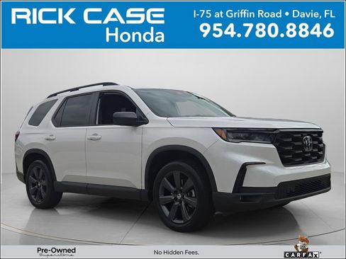 Used 2025 Honda Pilot Sport image 1