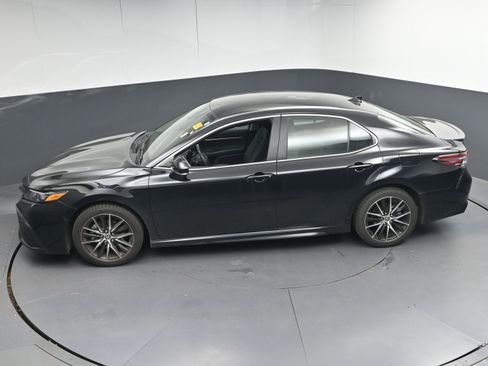 Used 2024 Toyota Camry SE w/ Convenience Package image 38