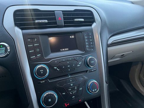 Used 2017 Ford Fusion SE image 19