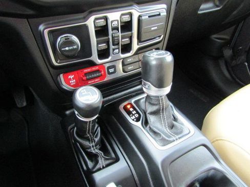 Used 2019 Jeep Wrangler Unlimited Rubicon w/ Dual Top Group image 15