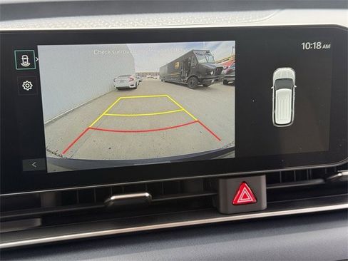 Used 2025 Kia Carnival EX image 18