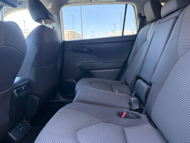 Used 2025 Toyota Highlander LE AWD/4WD image 19