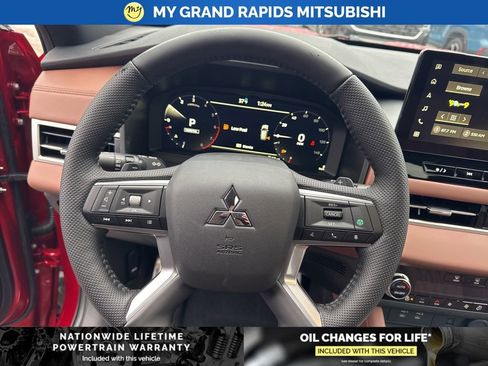 New 2026 Mitsubishi Outlander SEL image 13