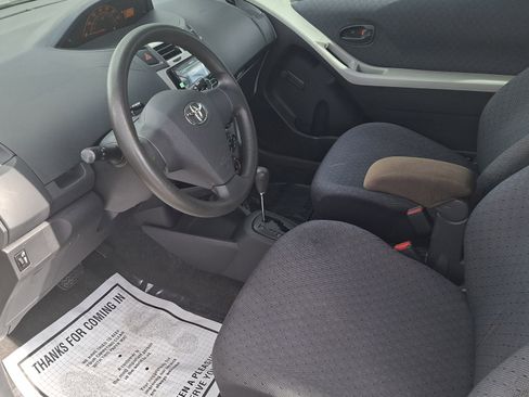 Used 2009 Toyota Yaris 2-Door Hatchback FWD image 9