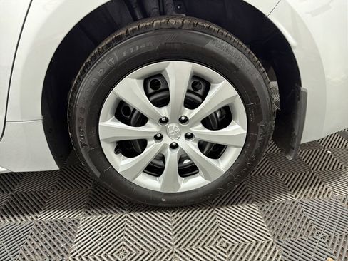 Used 2026 Toyota Corolla LE FWD image 32