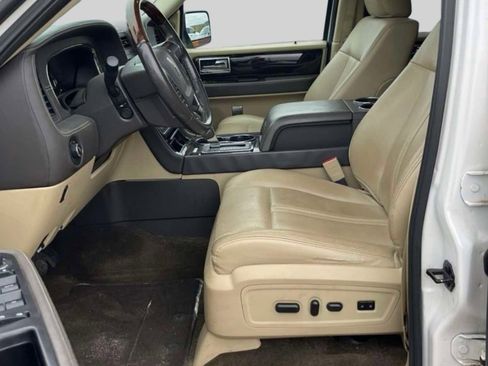 Used 2017 Lincoln Navigator Reserve image 5