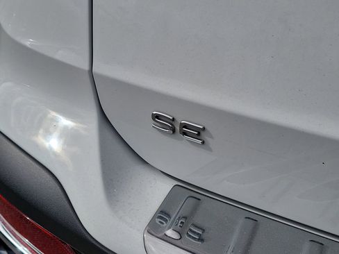 Used 2023 Volkswagen Taos SE w/ Panoramic Sunroof Package image 17