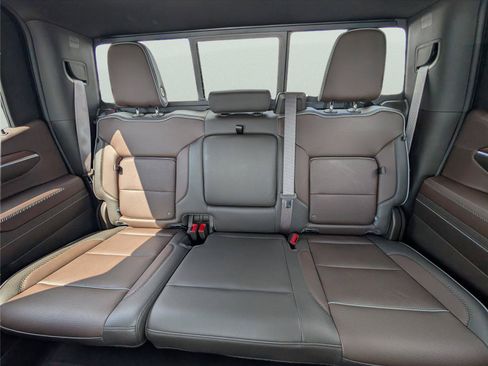Used 2024 GMC Sierra 1500 Denali w/ Denali Reserve Package AWD/4WD image 11