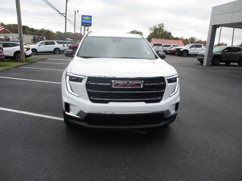 Used 2025 GMC Acadia Elevation image 9