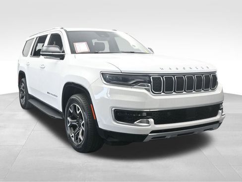 Used 2023 Jeep Wagoneer Series III w/ Preferred Equipment Group image 9