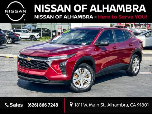 Used 2024 Chevrolet Trax LS w/ Driver Confidence Package FWD image 1