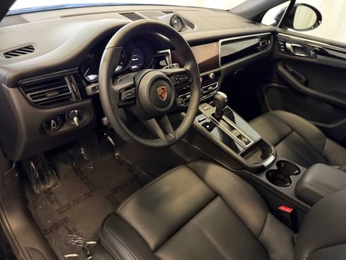 Certified 2026 Porsche Macan AWD/4WD image 4