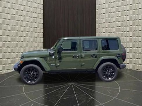 Used 2024 Jeep Wrangler Unlimited Sahara AWD/4WD image 9